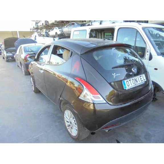 lancia ypsilon (402) del año 2013
