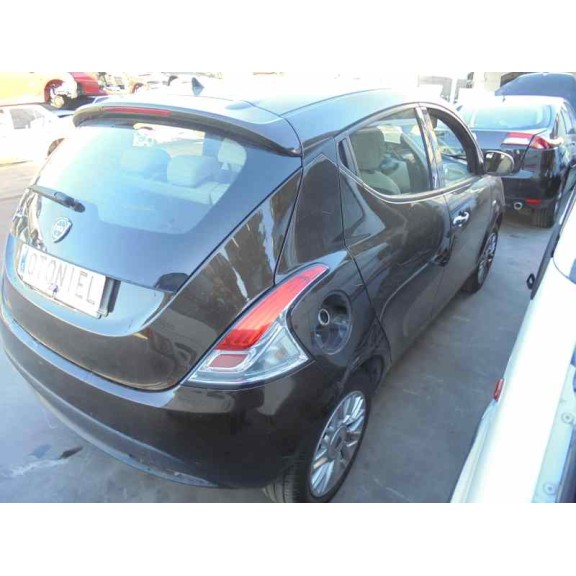 lancia ypsilon (402) del año 2013