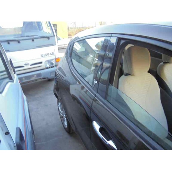 lancia ypsilon (402) del año 2013