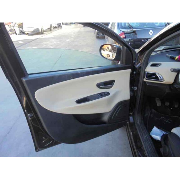 lancia ypsilon (402) del año 2013