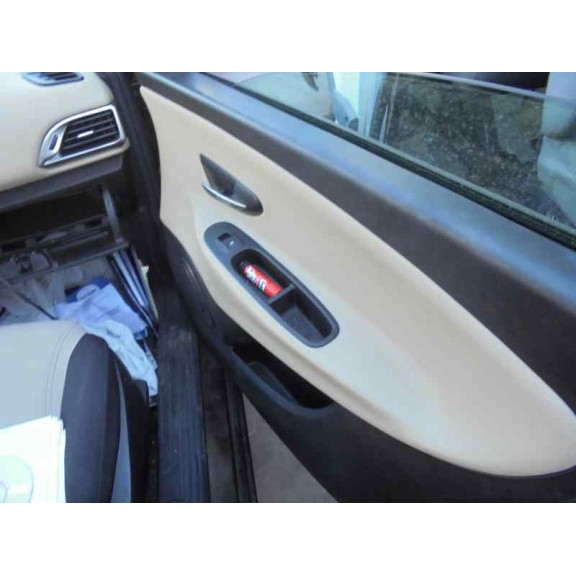 lancia ypsilon (402) del año 2013