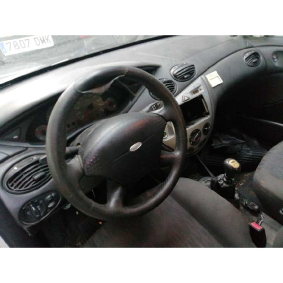ford focus berlina (cak) del año 2001