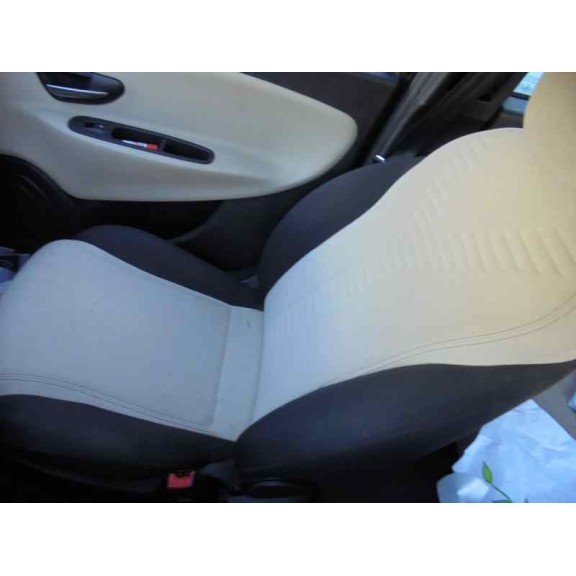 lancia ypsilon (402) del año 2013