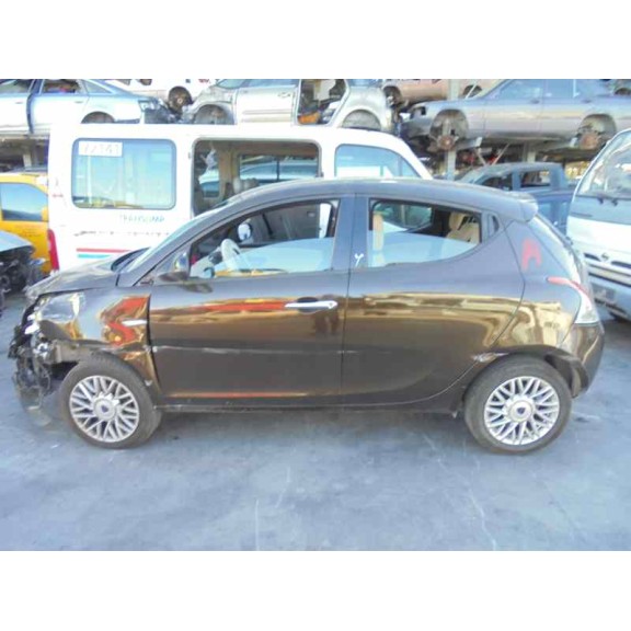 lancia ypsilon (402) del año 2013