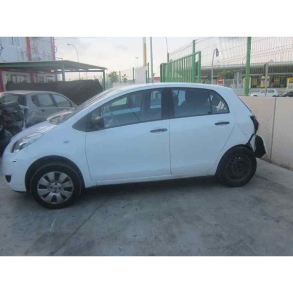 toyota yaris del año 2010