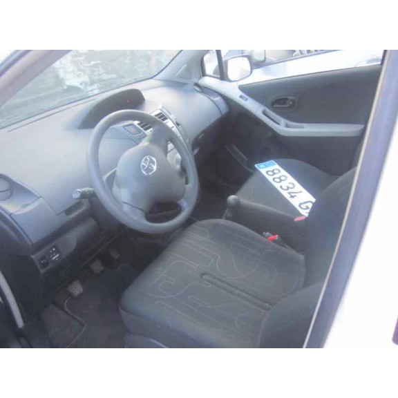 toyota yaris del año 2010