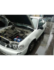 toyota corolla (e11) del año 2001