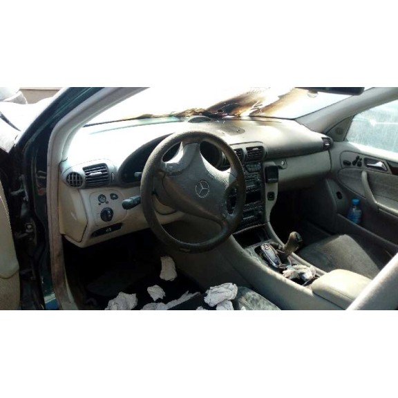 mercedes-benz clase c (w203) berlina del año 2000