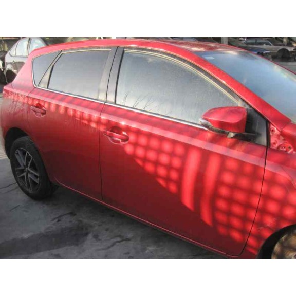 toyota auris del año 2014