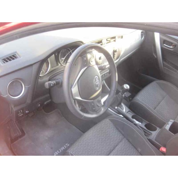 toyota auris del año 2014