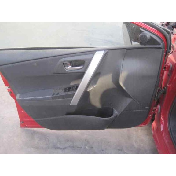 toyota auris del año 2014