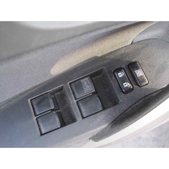 toyota auris del año 2014