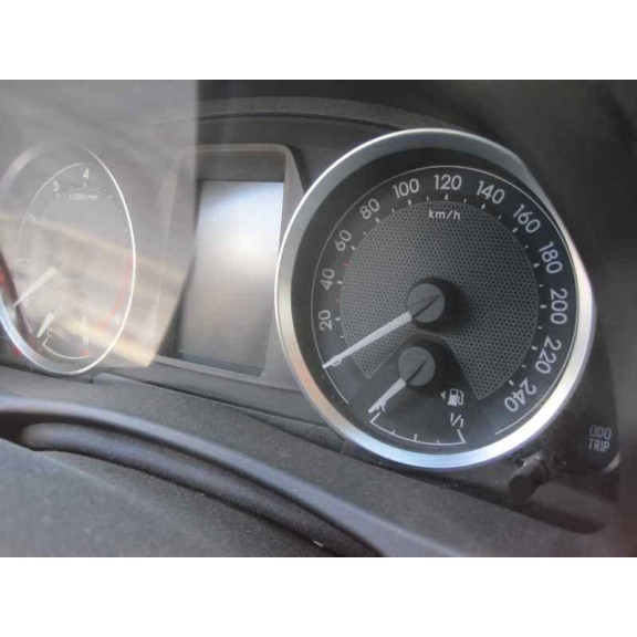 toyota auris del año 2014