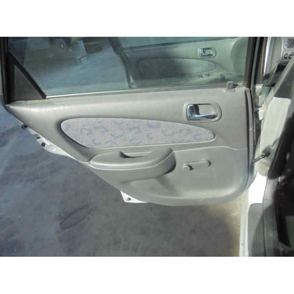 toyota corolla (e11) del año 2000