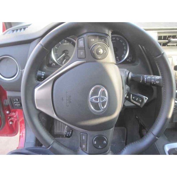 toyota auris del año 2014