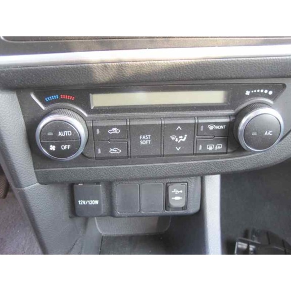 toyota auris del año 2014