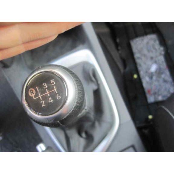 toyota auris del año 2014