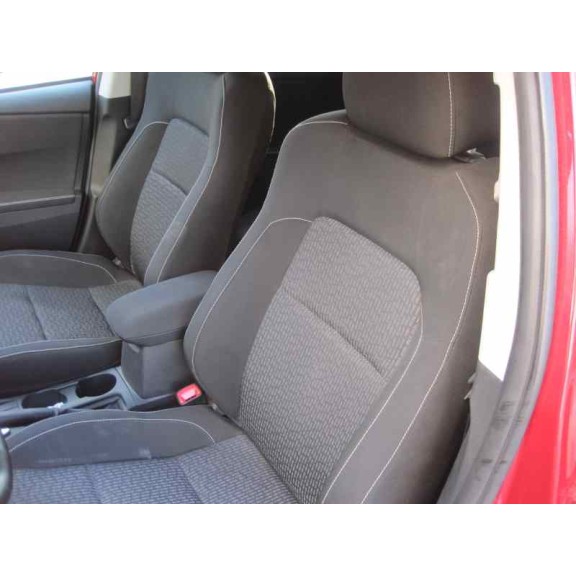 toyota auris del año 2014