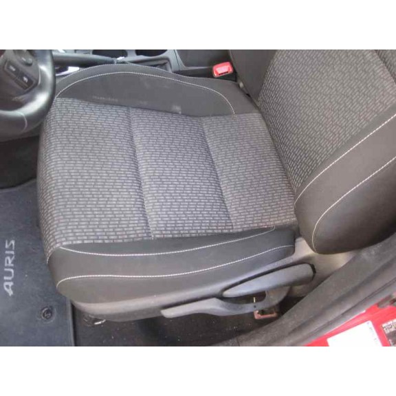 toyota auris del año 2014