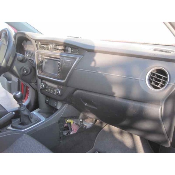 toyota auris del año 2014