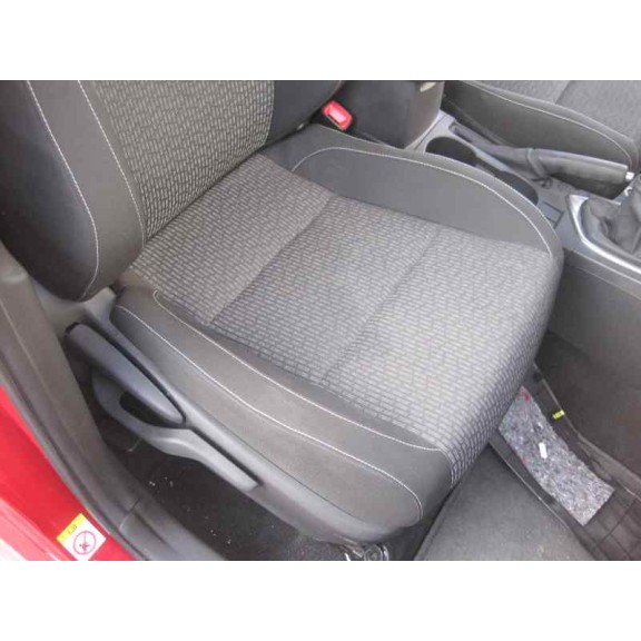 toyota auris del año 2014