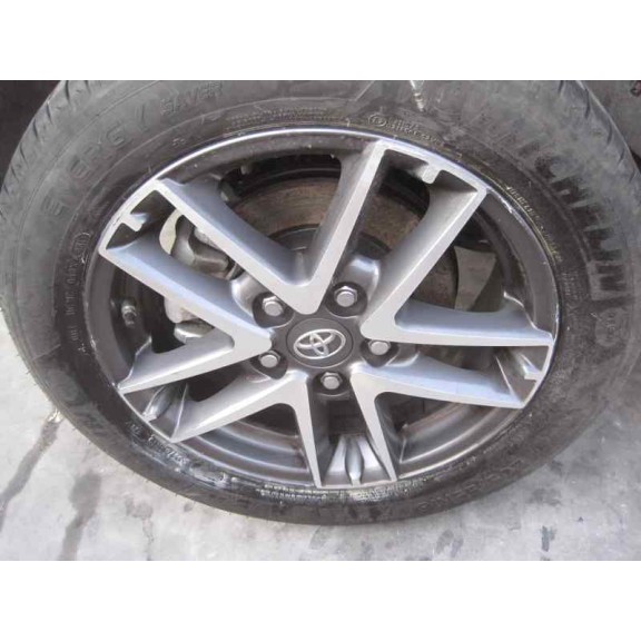 toyota auris del año 2014