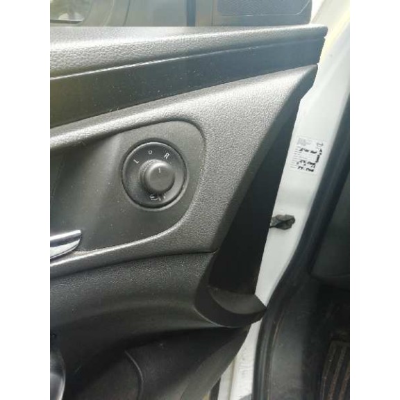 opel insignia berlina del año 2011