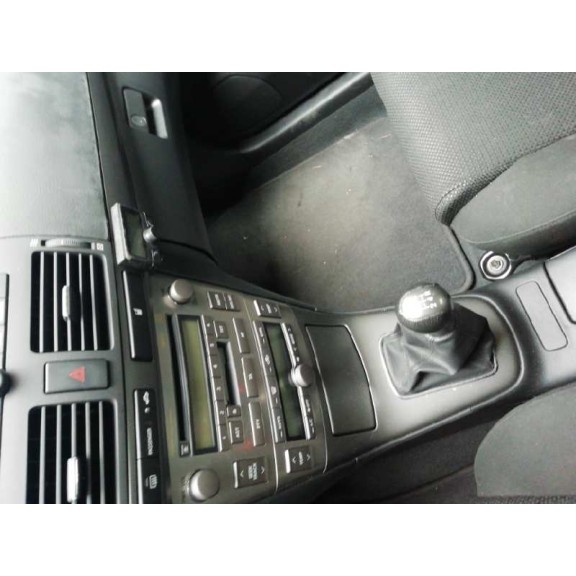 toyota avensis berlina (t25) del año 2005