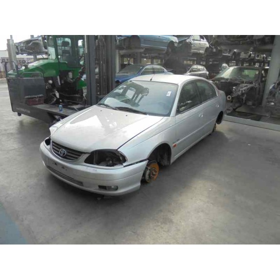 toyota avensis berlina (t 22) del año 2001