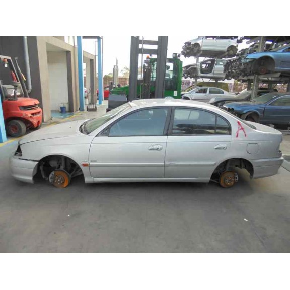 toyota avensis berlina (t 22) del año 2001