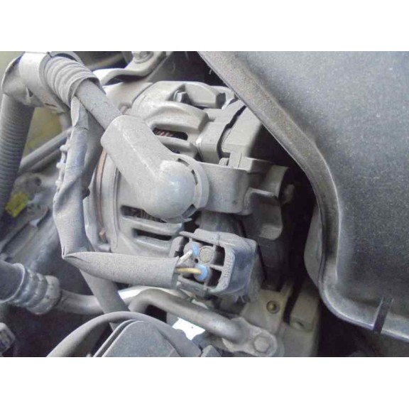 toyota avensis berlina (t 22) del año 2001