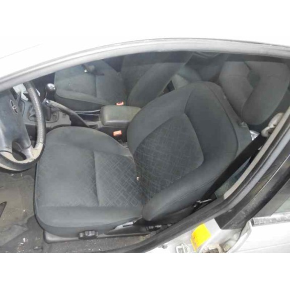 toyota avensis berlina (t 22) del año 2001