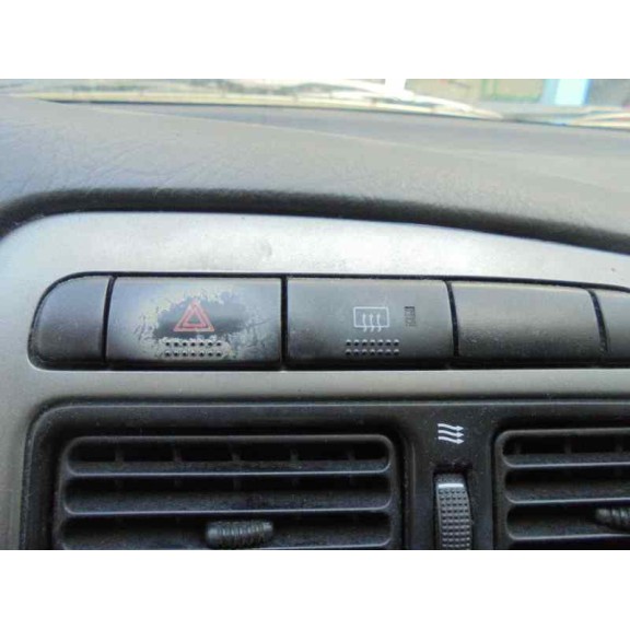 toyota avensis berlina (t 22) del año 2001