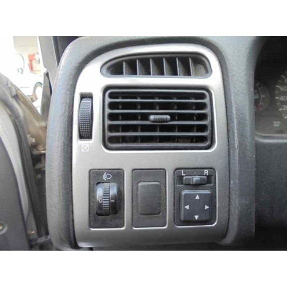 toyota avensis berlina (t 22) del año 2001