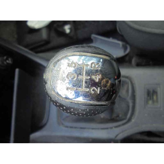 toyota avensis berlina (t 22) del año 2001