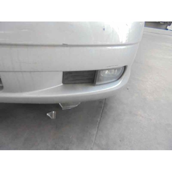 toyota avensis berlina (t 22) del año 2001