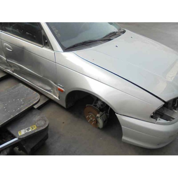 toyota avensis berlina (t 22) del año 2001