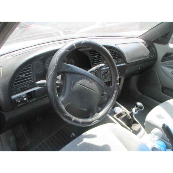 daewoo nubira berlina del año 2000