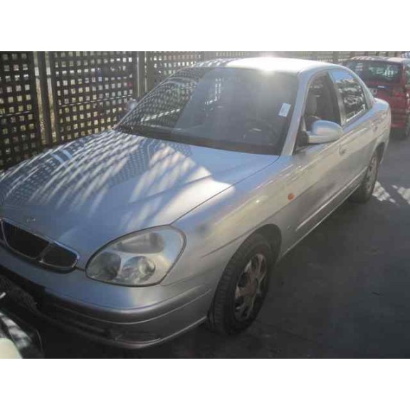 daewoo nubira berlina del año 2000