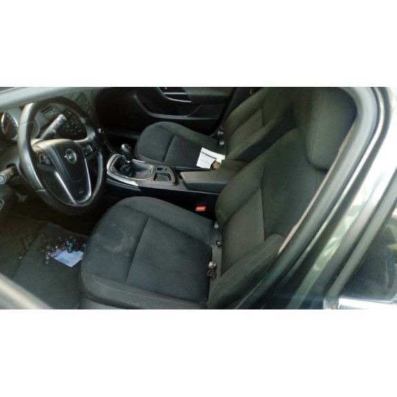 opel insignia berlina del año 2010