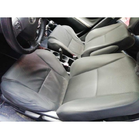 toyota corolla verso (r1) del año 2004