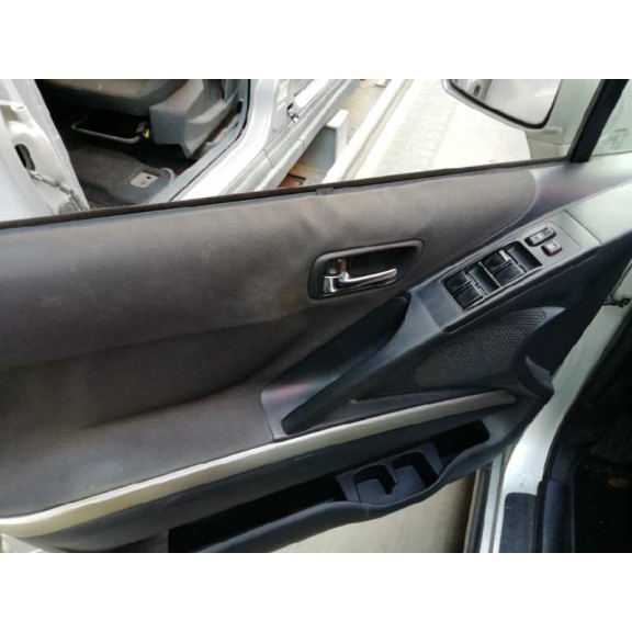 toyota corolla verso (r1) del año 2004