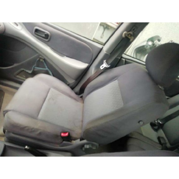 nissan almera tino (v10m) del año 2004