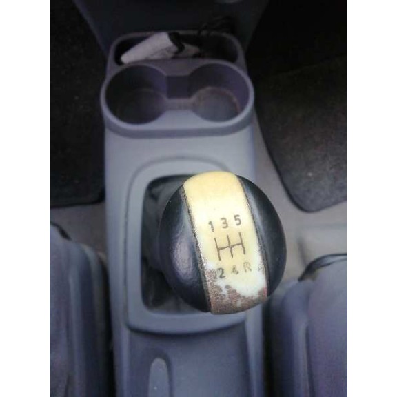 nissan almera tino (v10m) del año 2004