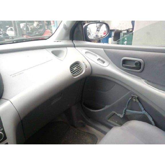 nissan almera tino (v10m) del año 2004