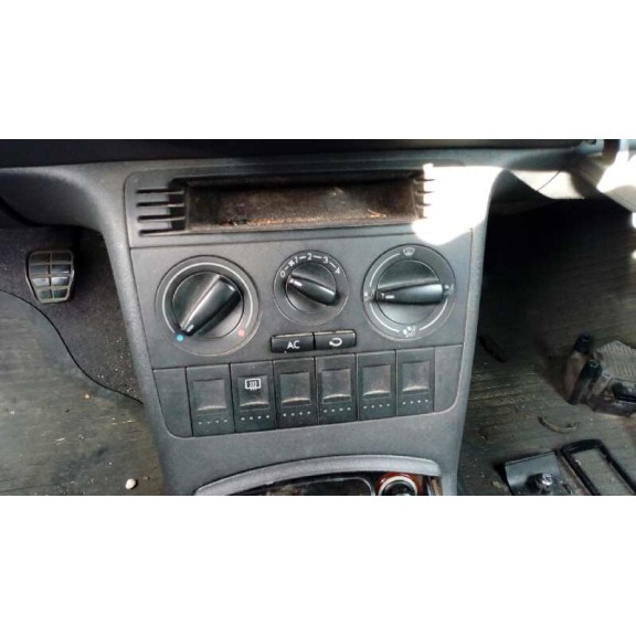 volkswagen polo berlina (6n2) del año 2000