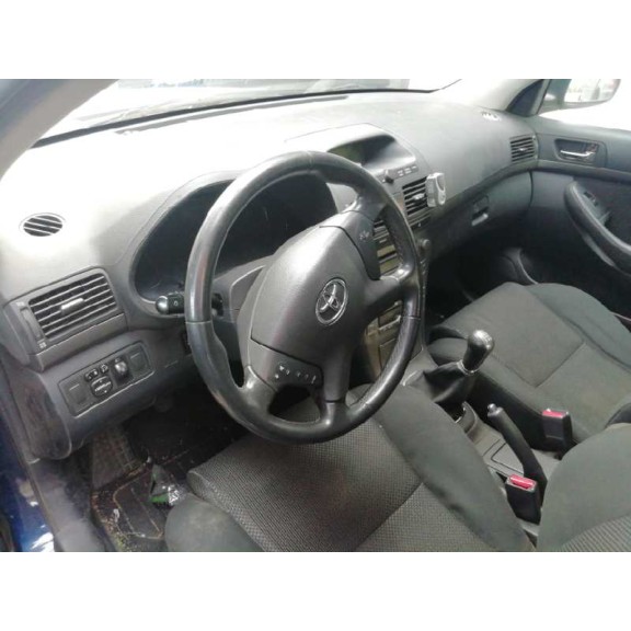 toyota avensis berlina (t25) del año 2004