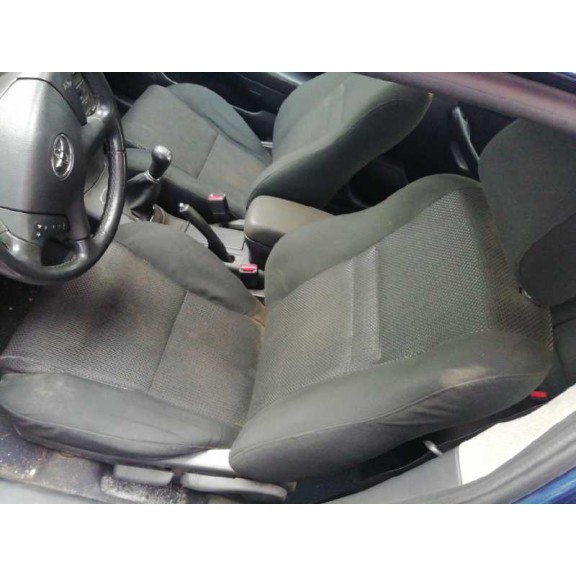 toyota avensis berlina (t25) del año 2004