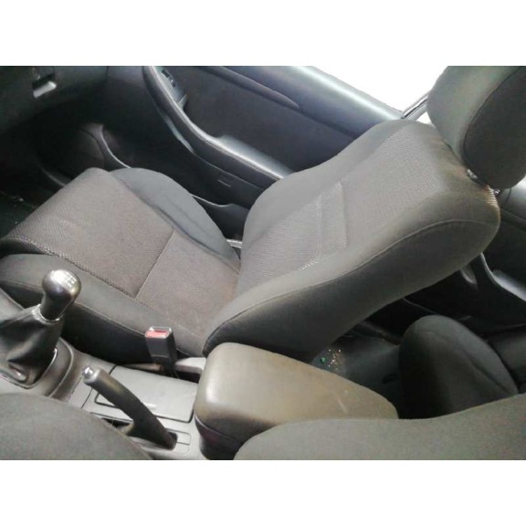 toyota avensis berlina (t25) del año 2004