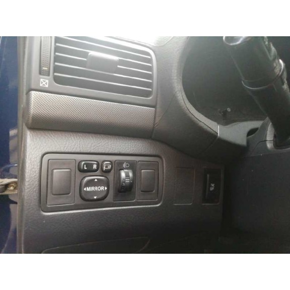 toyota avensis berlina (t25) del año 2004